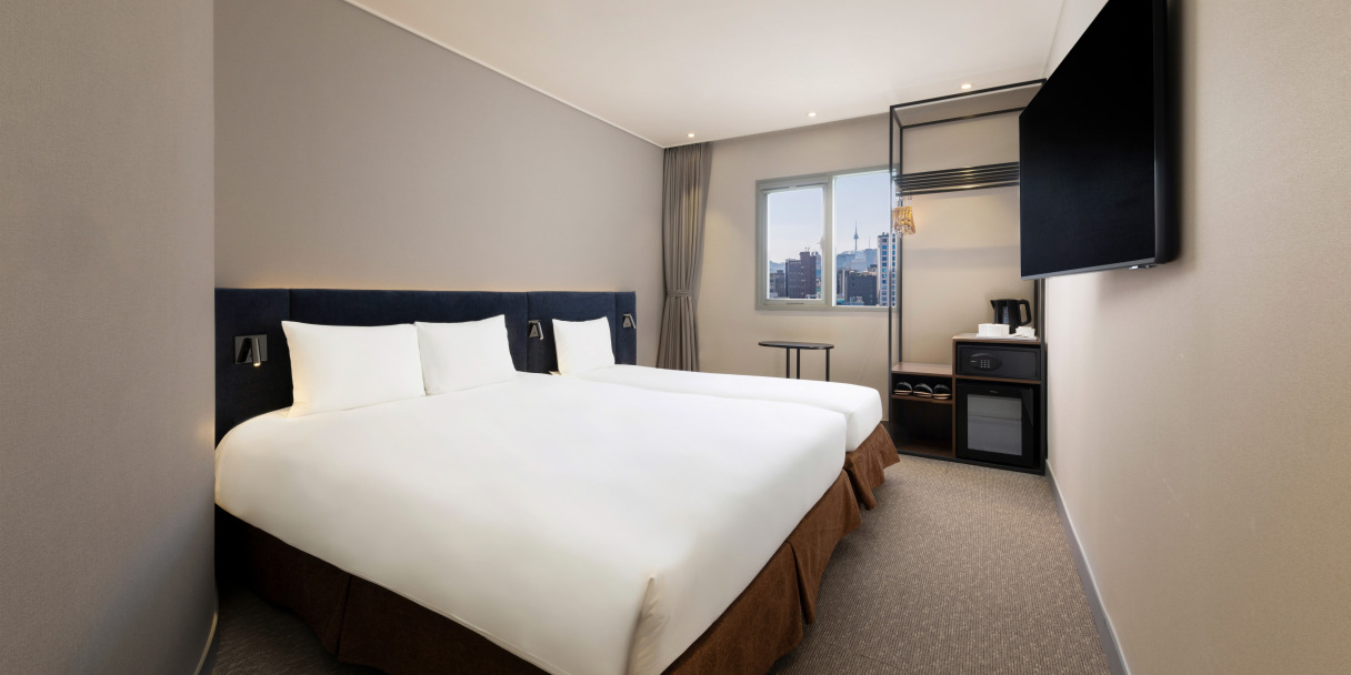 Premium Room, Ideal for Family & Friends, Recently Renovated - 1 Double Bed & 1 Single Bed thumbnail